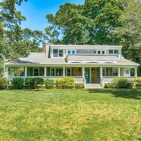 Cape Cod Family Home With Community Beach Access